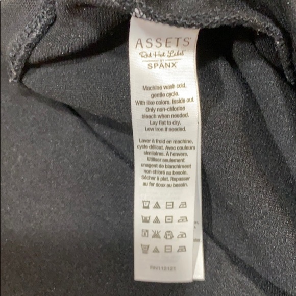 Assets Red Hot Label by Spanx - Picture 6 of 7